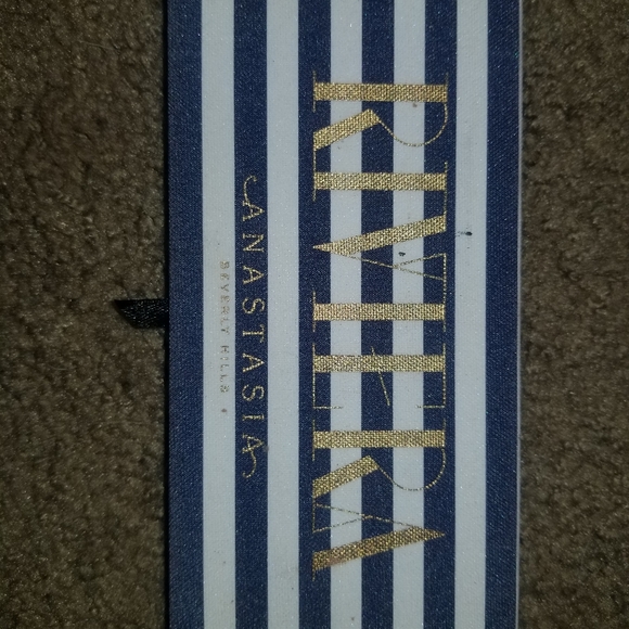 Makeup - Picture 2 of 2